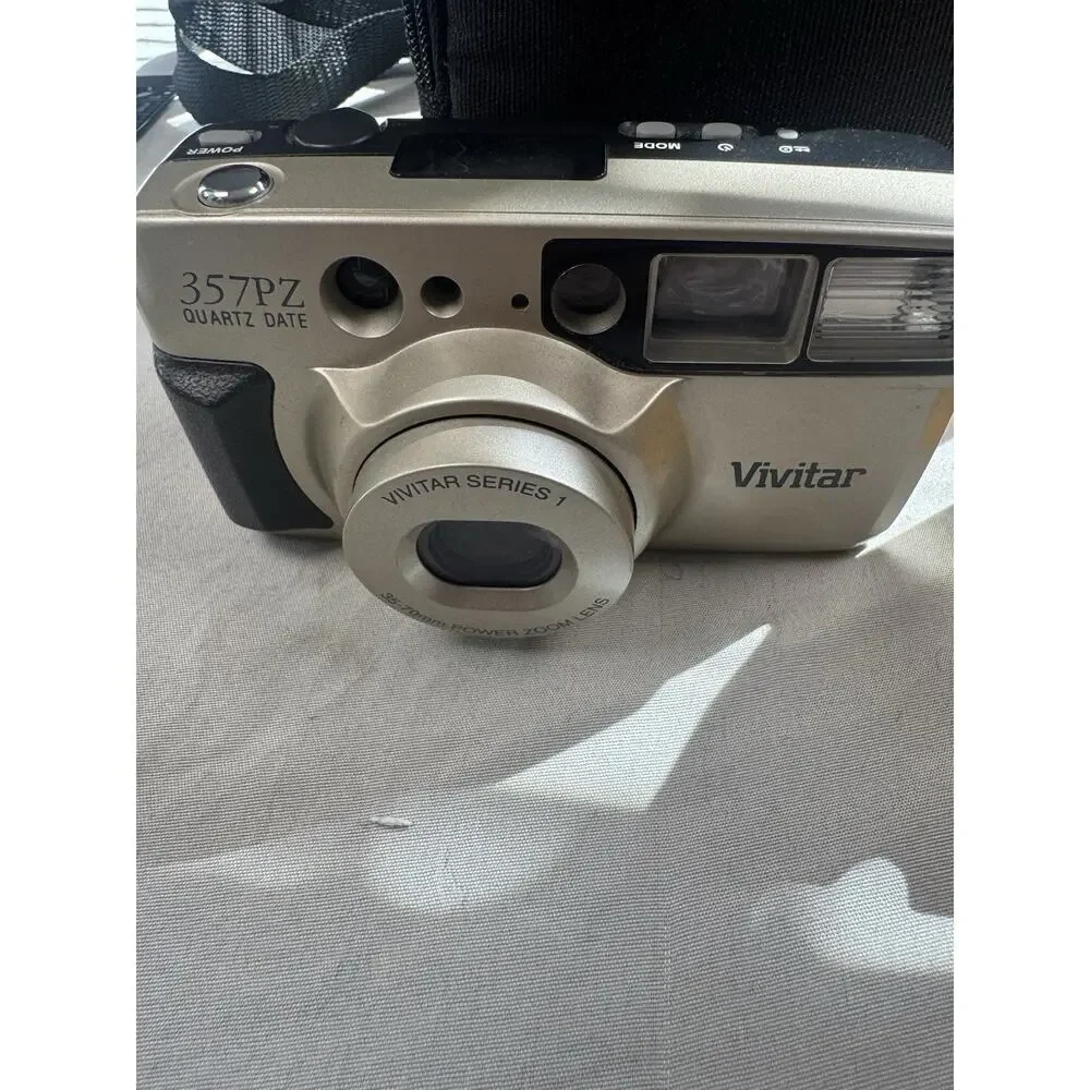 Vivitar 357PZ Quartz Date 35mm Film Camera w Case Kodak Max 400 Film Bundle